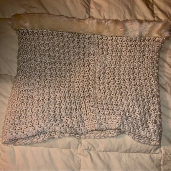 NWT Faux Fur Infinity Scarf - Picture 4 of 6